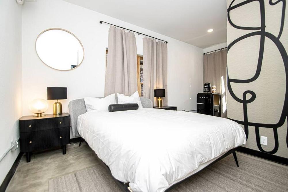 Queen Room interior